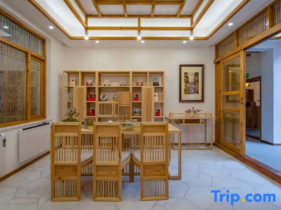 Lijiang Rushuangbiyuan Design Beauty Lodge (Feihua Touch water Shop, Shuhe Town)