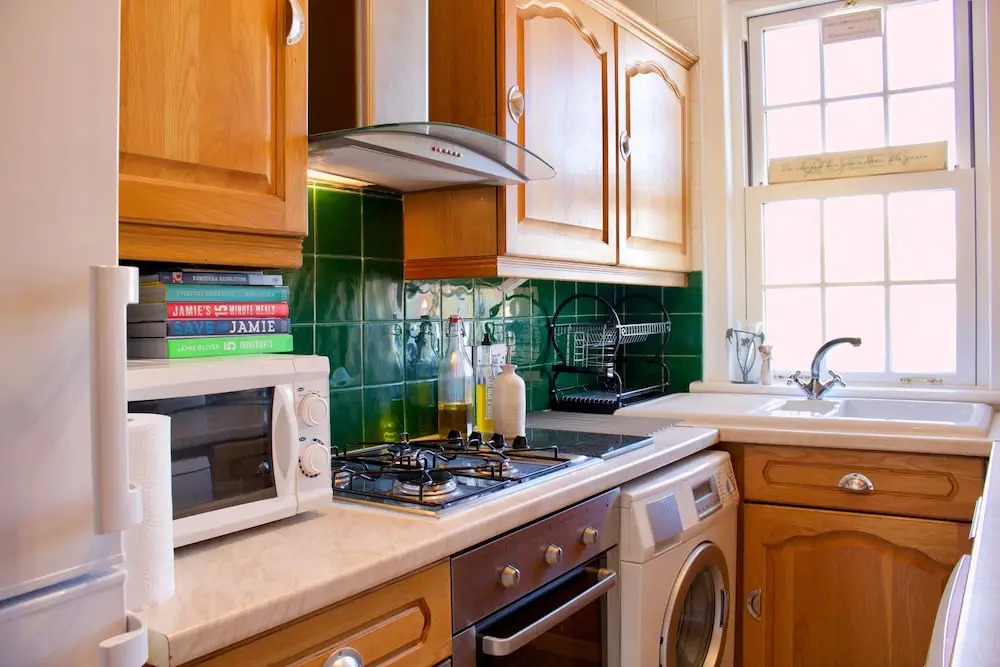2 Bedroom Central Edinburgh Flat