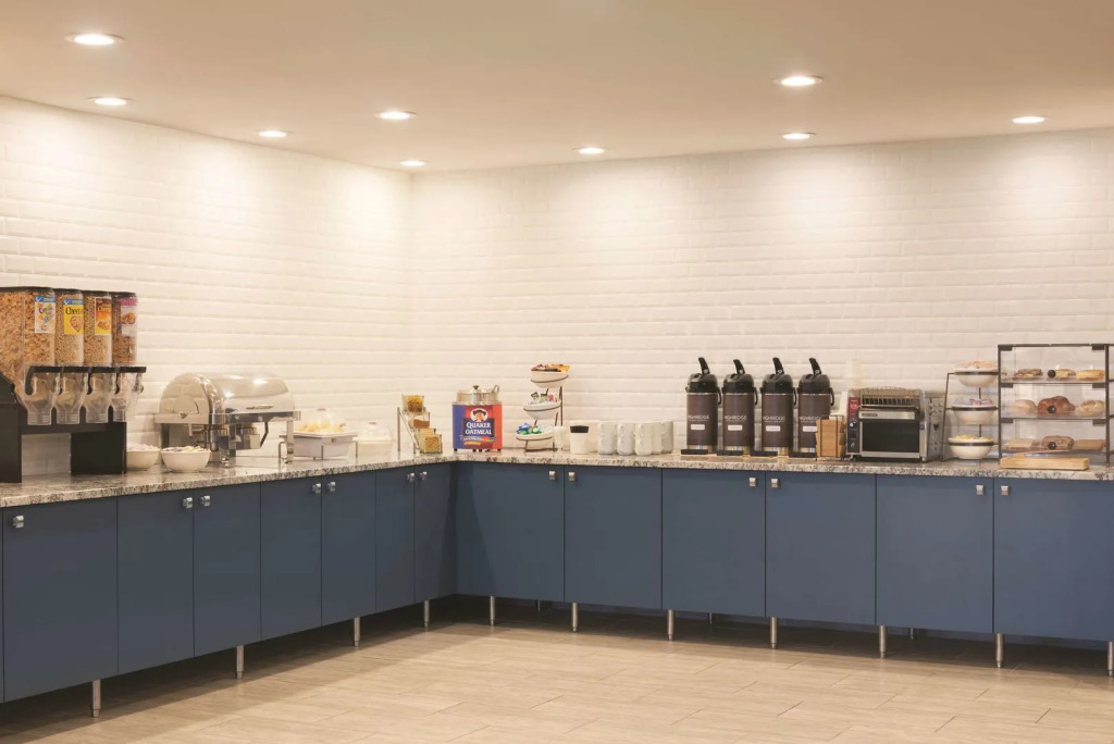 Country Inn & Suites by Radisson, Shoreview-Mounds View, MN