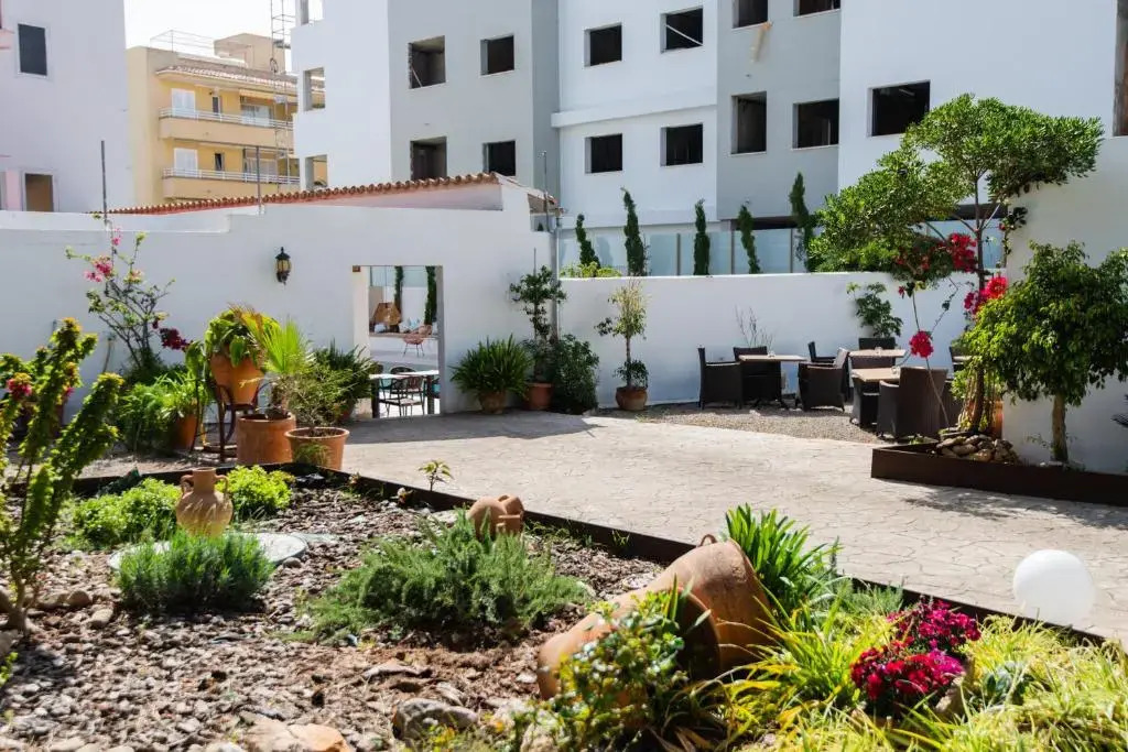 Petit Garden Hotel by Flacalco