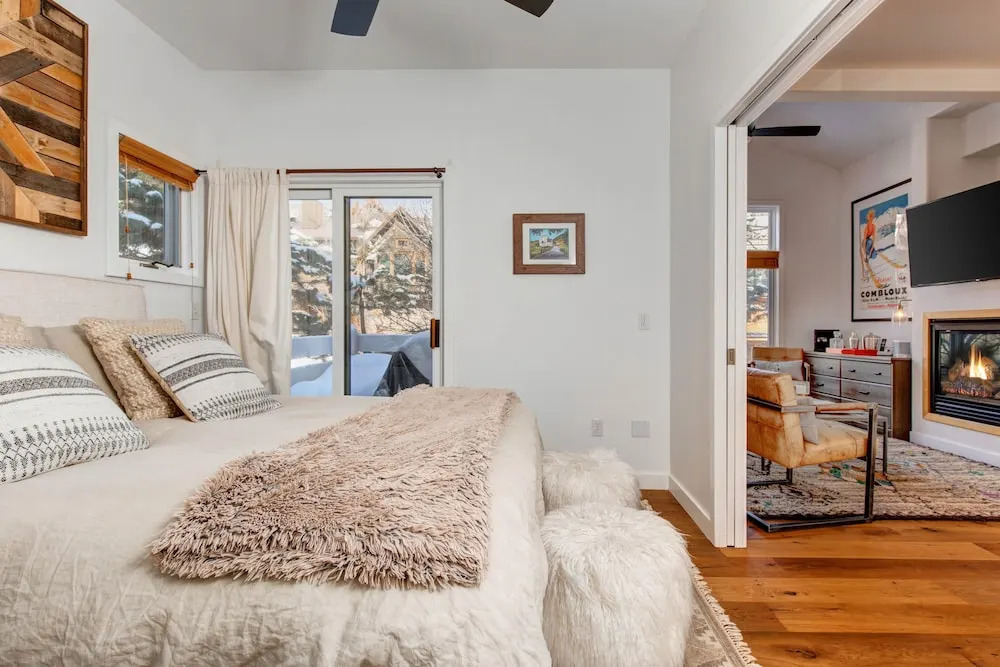 New Listing! Modern Townhome W/ Private Hot Tub 3 Bedroom Townhouse