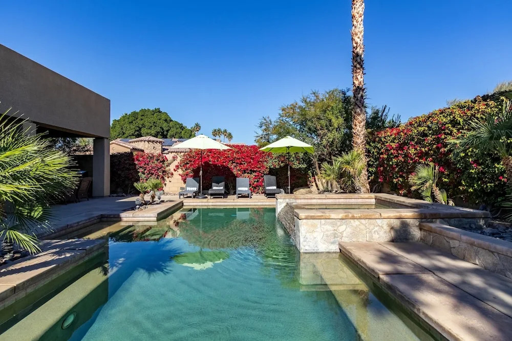 Aurora by AvantStay Stylish Spacious Oasis w Pool Spa BBQ