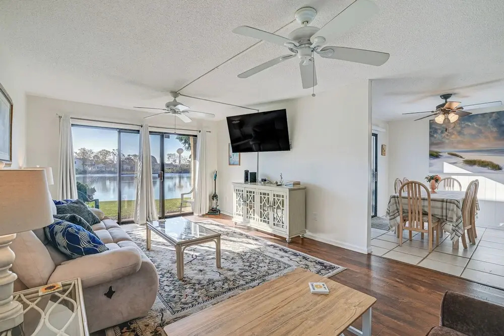 3 Mi to Surfside Beach & Pier: Townhome w/ Balcony