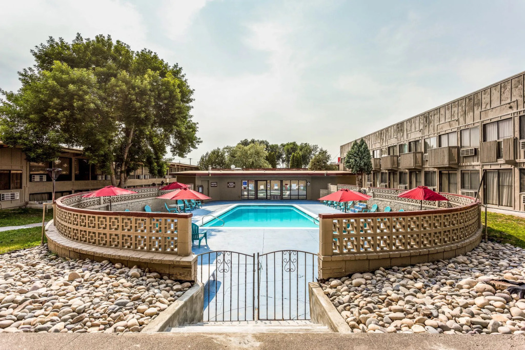 Pinecrest Inn