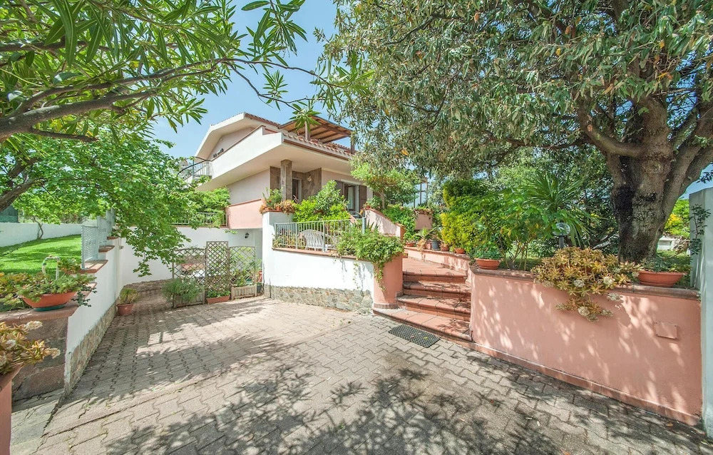 Beautiful Apartment in Castelsardo With 1 Bedrooms