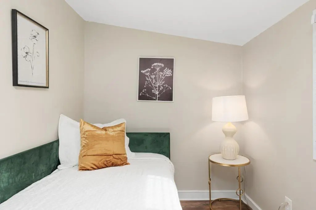 Uptown Cottage Unit B