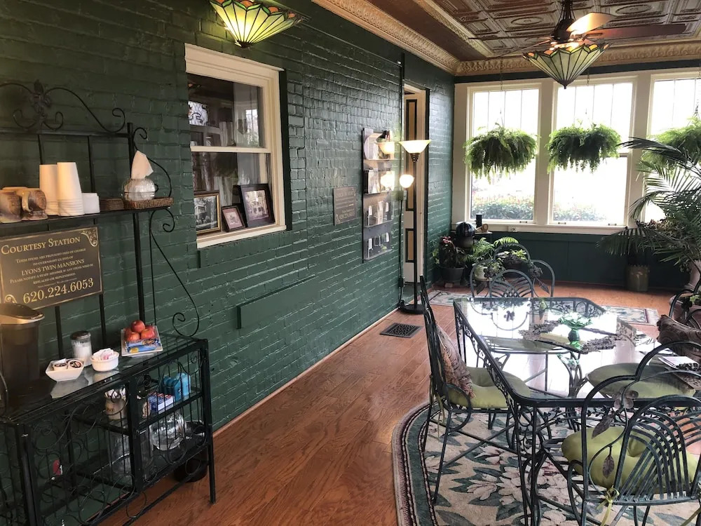 Lyons'' Twin Mansions B&B And Spa