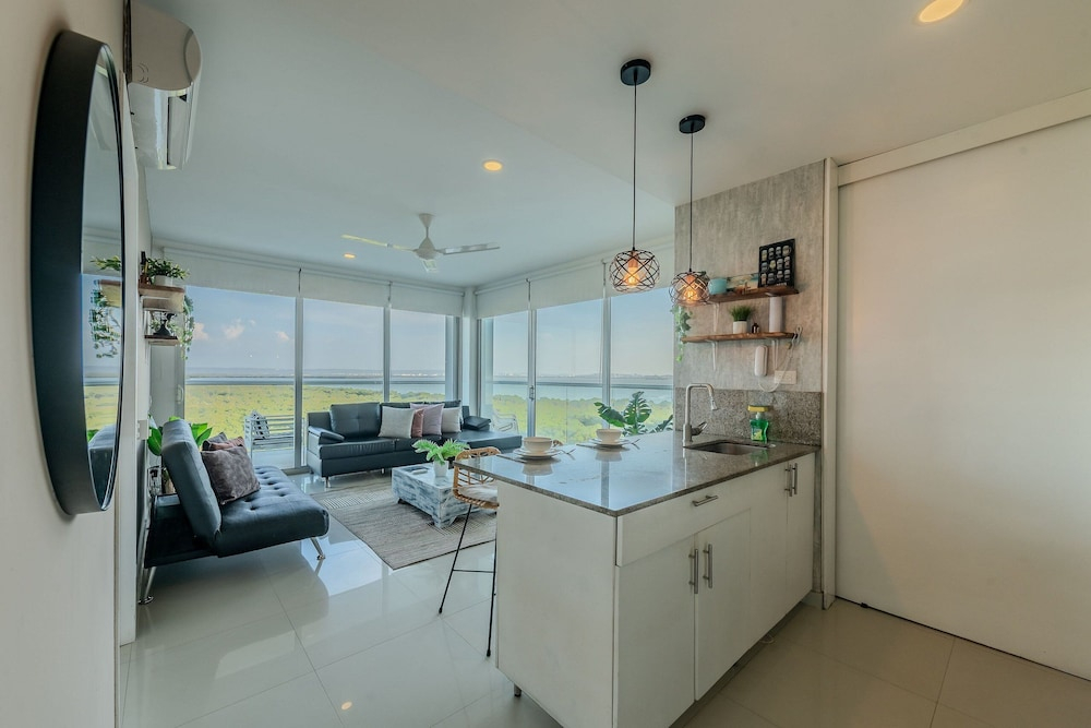 Condominio frente al mar  Morros Epic.