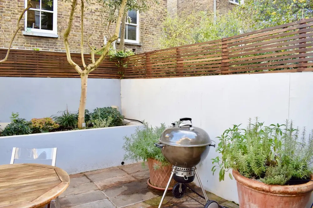 Artistic 3 Bedroom London Home With Garden