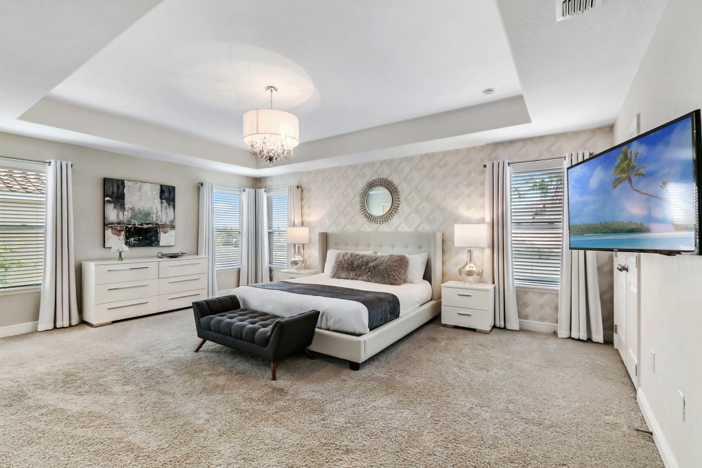 7 Bedrooms 5 Bathrooms Solterra 4196 Od