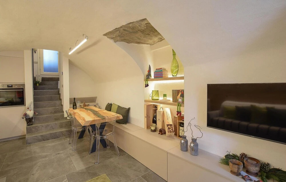 Beautiful Apartment in Ponte di Legno With 1 Bedrooms