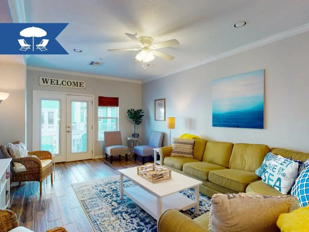 MC18 Upscale Condo, Shared Pool, Close to Beach
