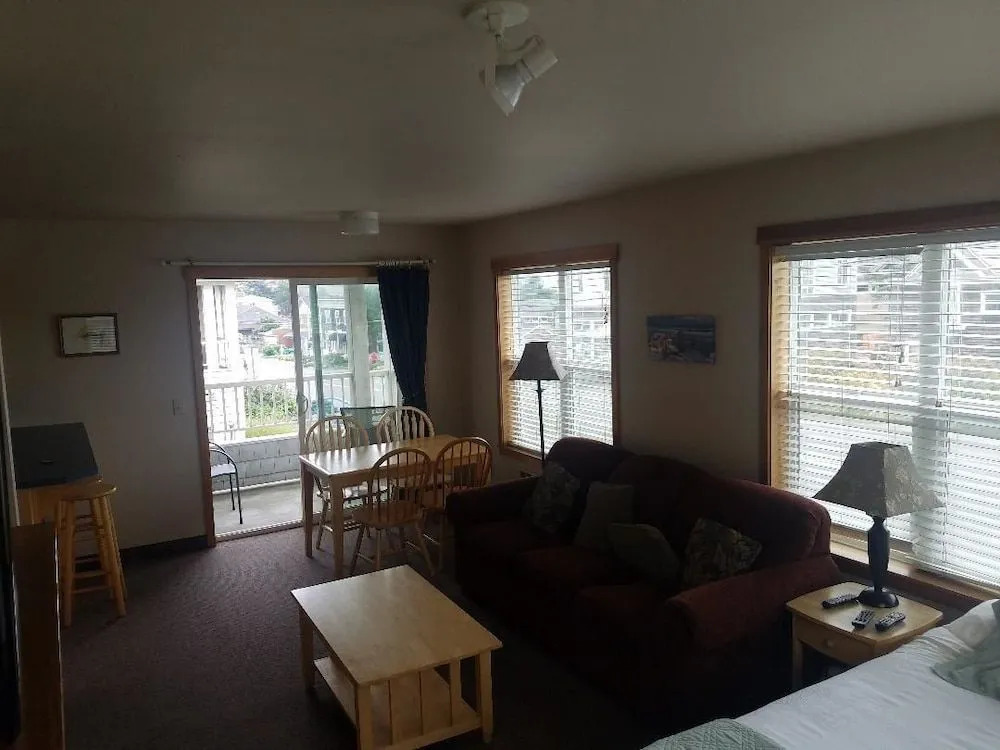Sea Breeze Court