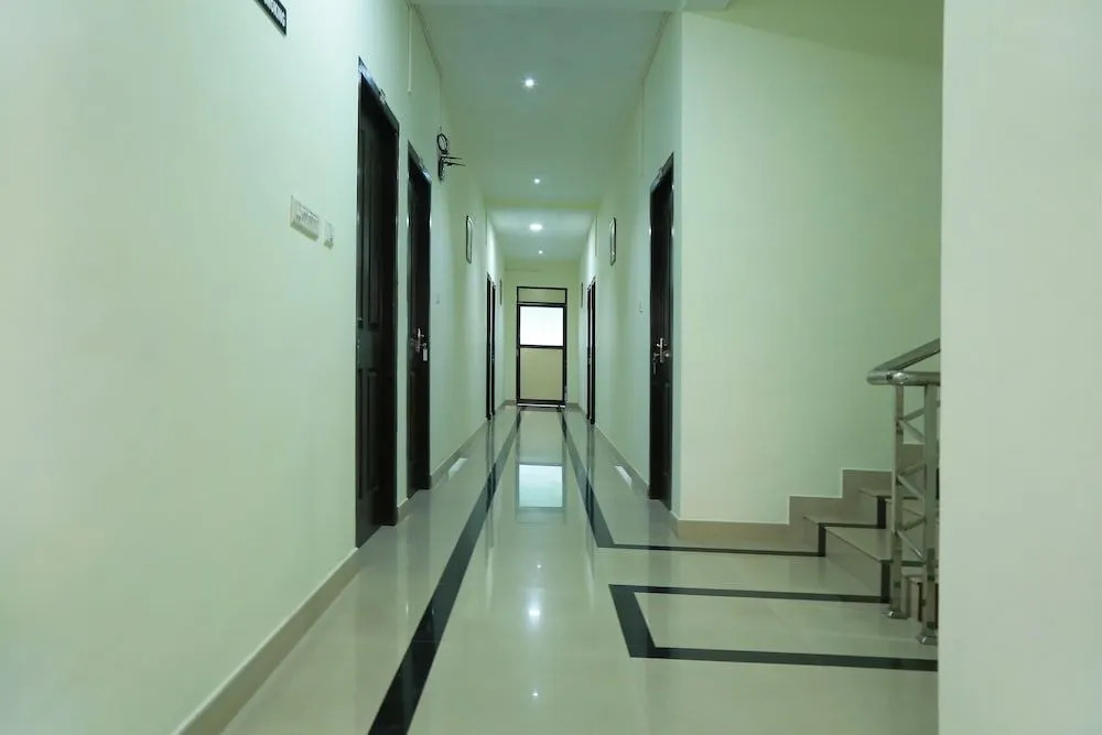 OYO 8273 Diamond Inn