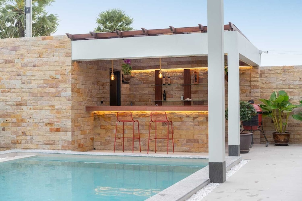 Baan Don 3 BR Pool Villa near Layan