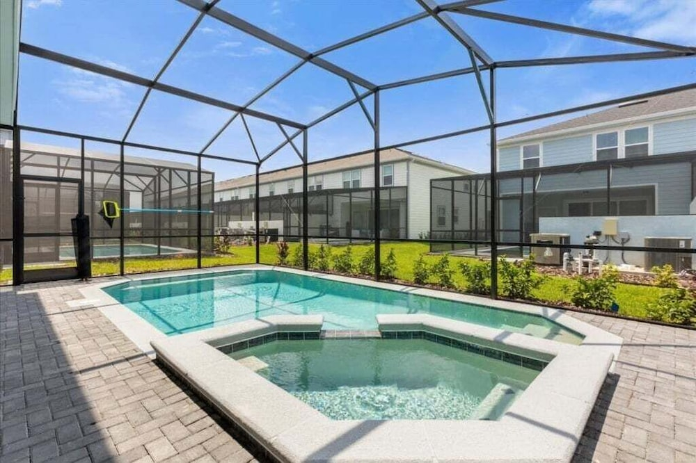7 Bedroomss/ Windsor Cay Home