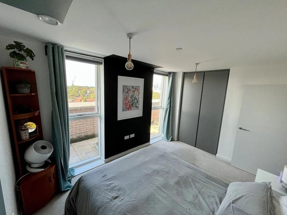 Elegant Chic Living Vibrant London Area