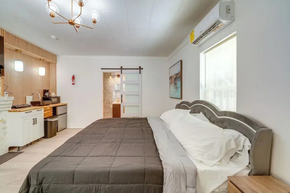 Historic Hinton Gem: Walkable Luxury Near Dtwn!