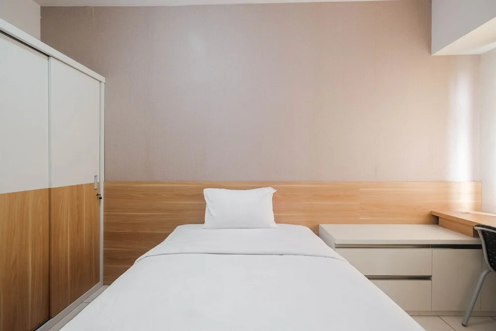 Modern Studio with Great Lake View at Springlake Summarecon Apartment