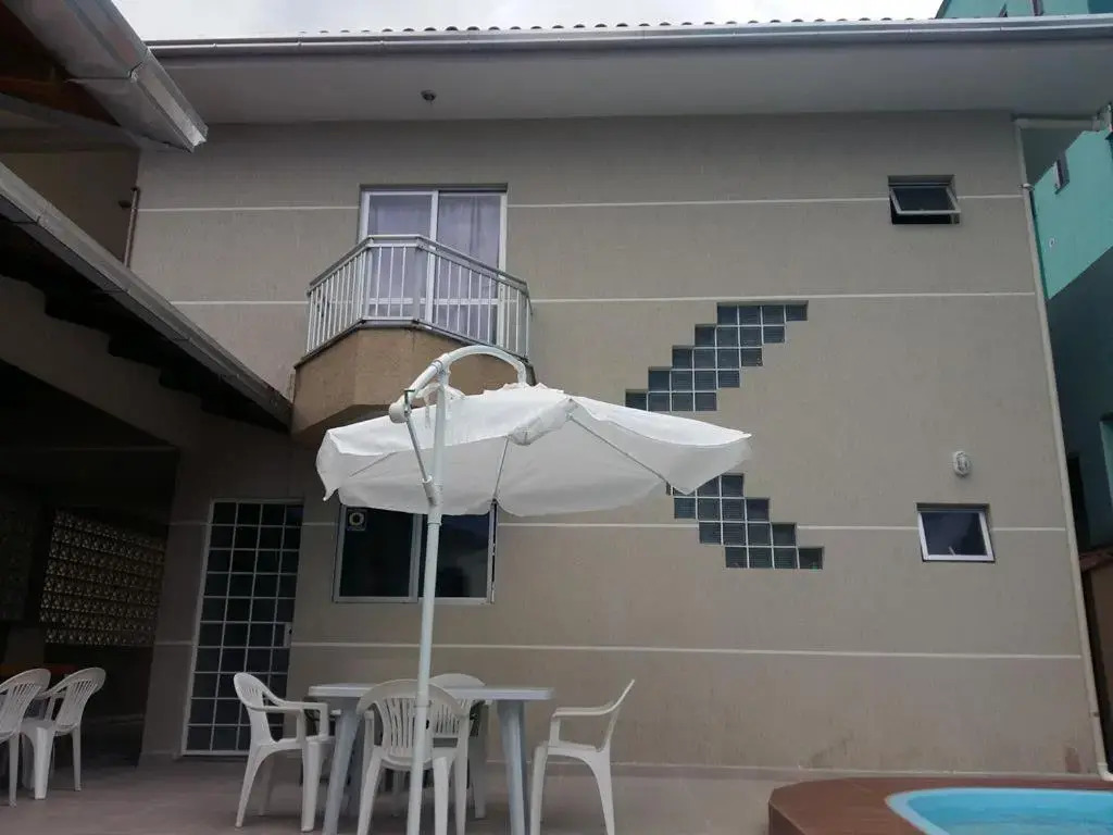 Casa com Piscina em Itapema-SC