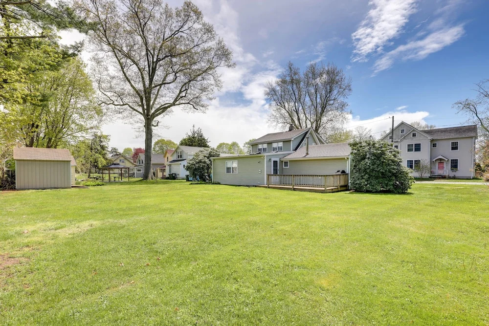 Charming Old Saybrook Home: Half-Mi to Sand & Sea
