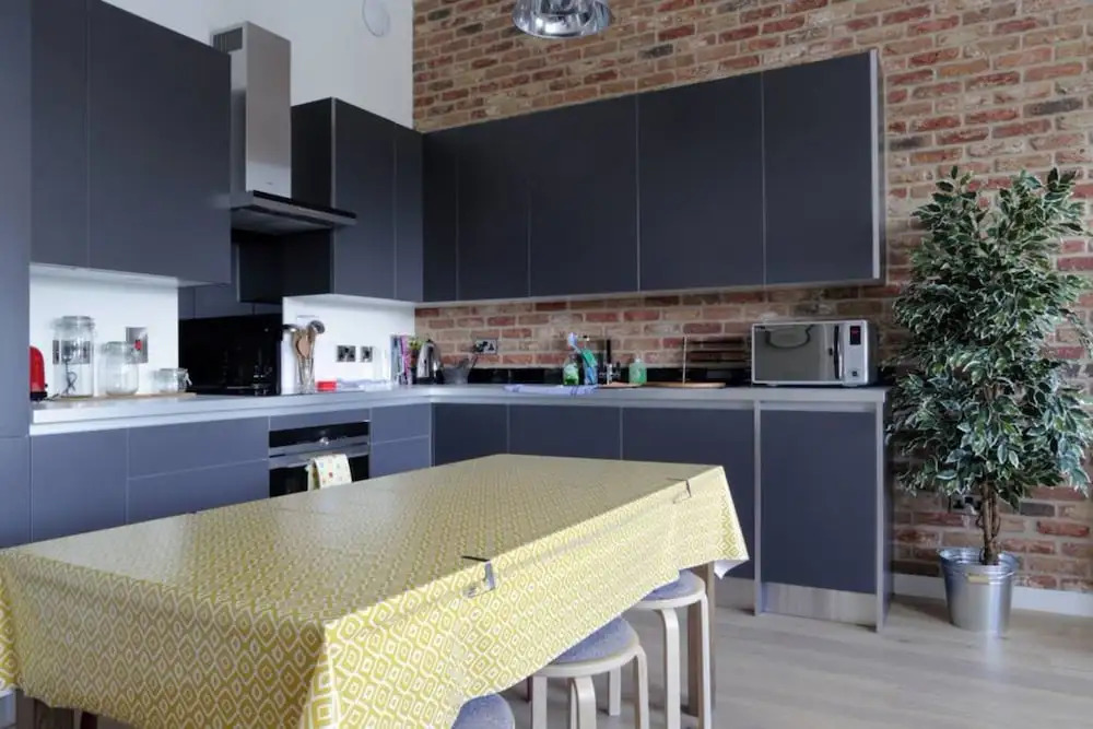 Spacious 2 Bedroom Loft In Converted School
