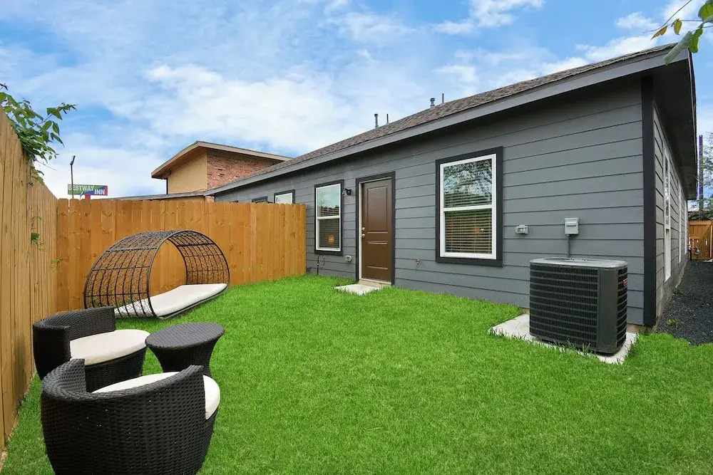 Cozy Retreat Near NRG Stadium, Free parking, Wi Fi
