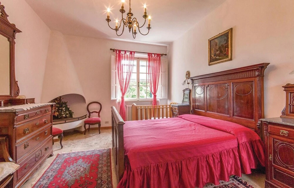 Beautiful Home in Crespina PI With 5 Bedrooms, Wifi and Private Swimming Pool