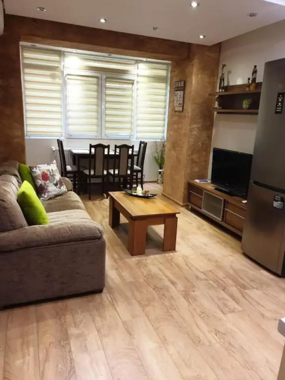 Luxury 2 bedroom,2 bathroom apart ,free parking