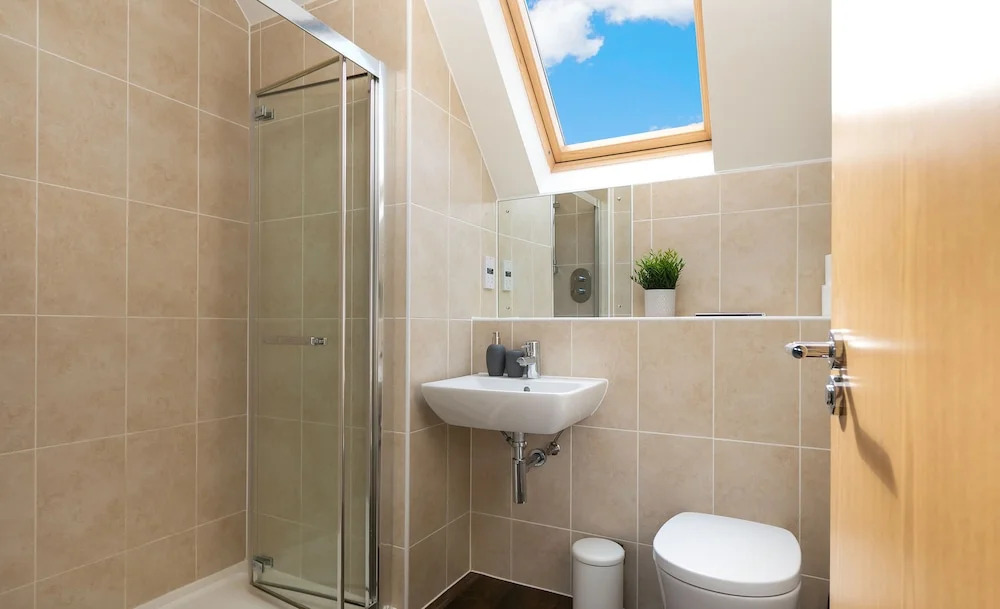 Albatross House - Comfy Home with Parking