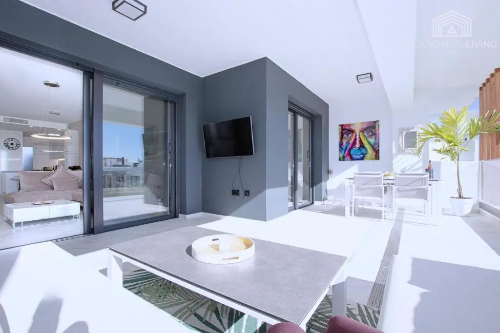 Contemporary apartment 8 min to Puerto Banus