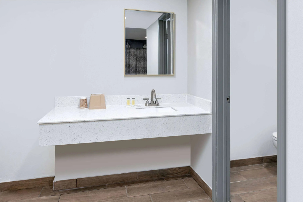 Days Inn by Wyndham South Fort Worth