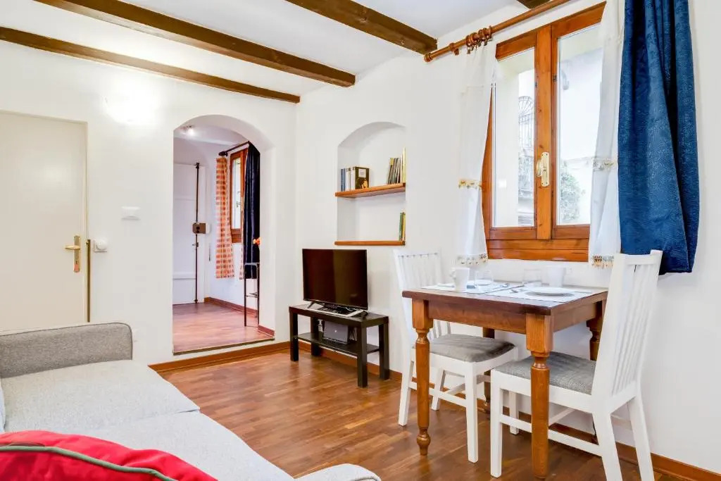 Tra le Due Torri e Piazza Santo Stefano Apartment