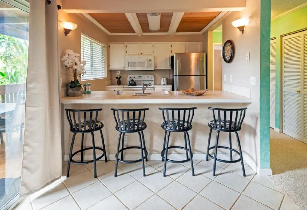 Sandpiper 120A-as seen on HGTV's Hawaii Life, with pool, BBQ, hot tub