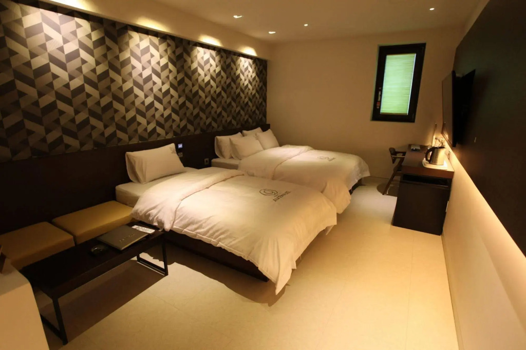 Avenue Nine Hotel