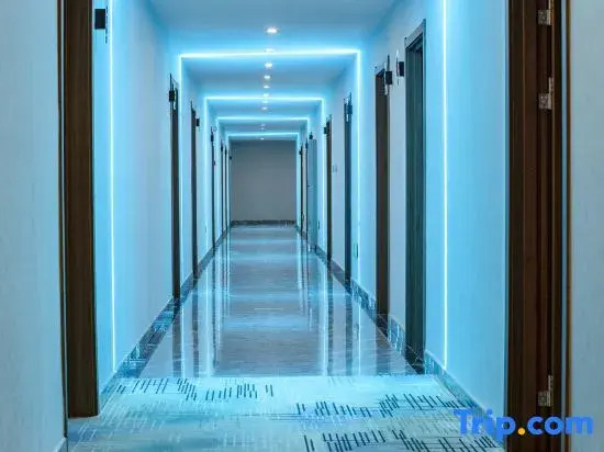 Yidu E-sports Business Hotel (Pinghu Wuyue Plaza Donghu Scenic Area)