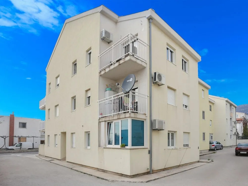 Modern Apartment in Kaštel Lukšic With Sea Nearby