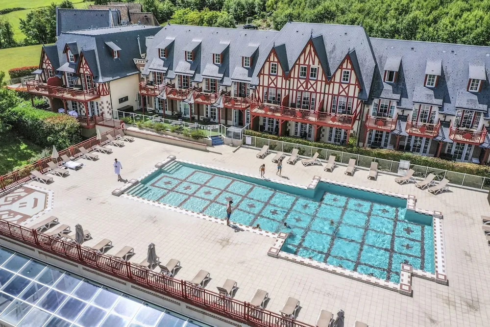 Luxe Normandy Duplex for 8 With Pool