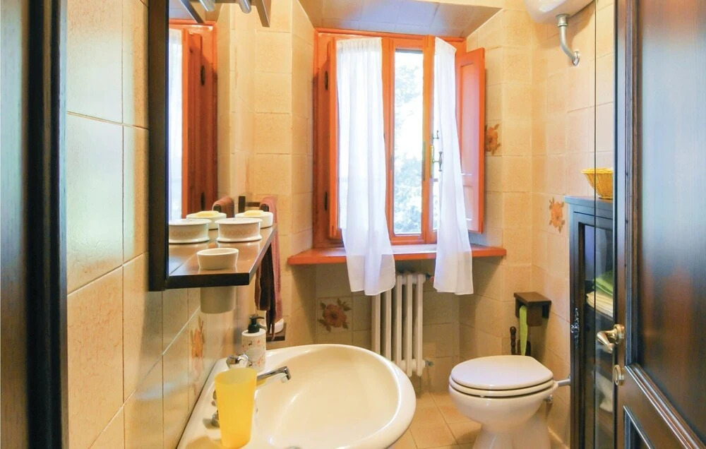 Lovely Home In Castelvecchio Di Comp With Wifi