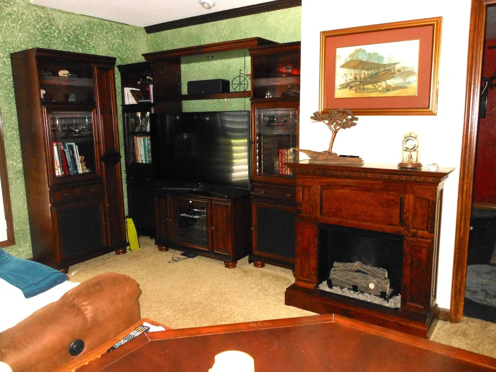 Lakefront Suites