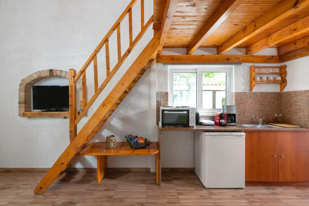 Elefteria Apts & Suites