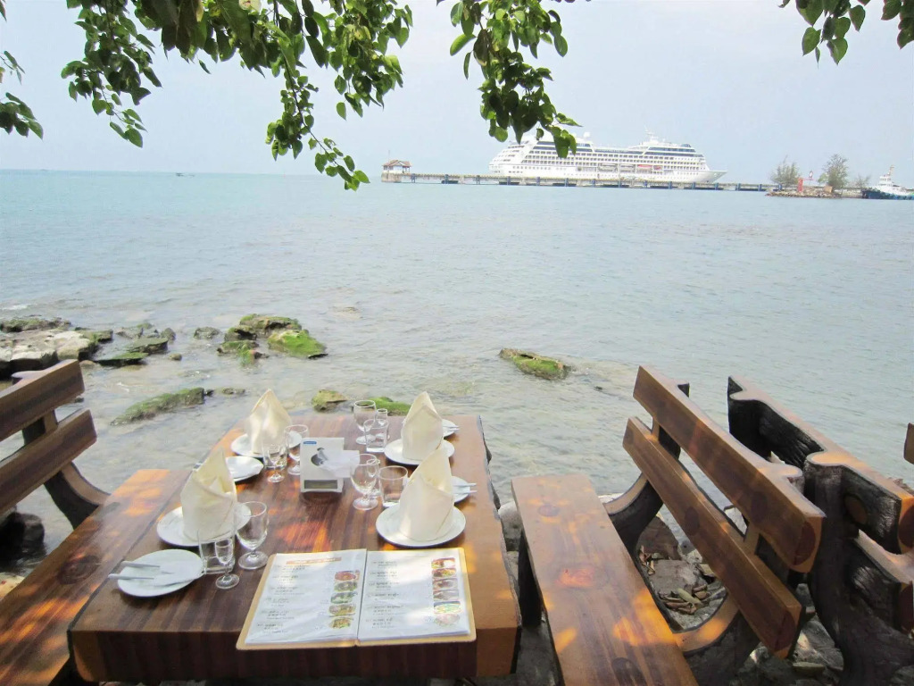New Beach Hotel