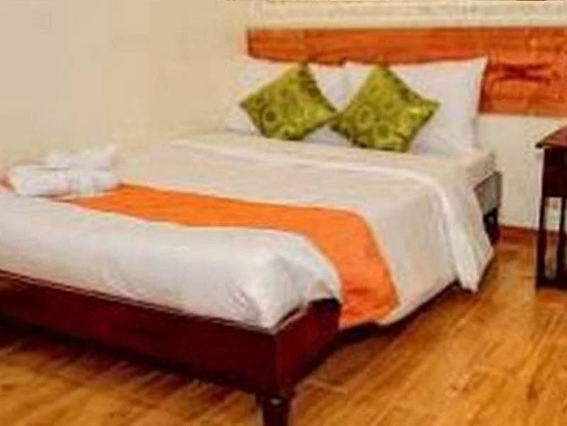 Farmhouse Hotel & Cafe