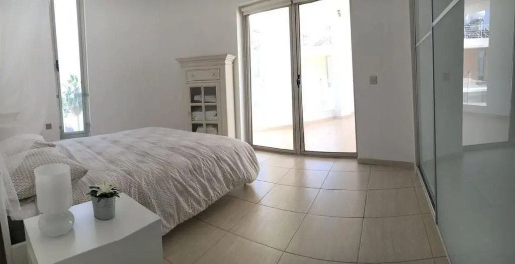 3b Pool Penthouse private hot tub - Larnaca center