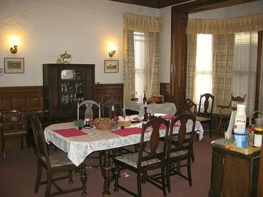 Olde Judge Mansion B&B