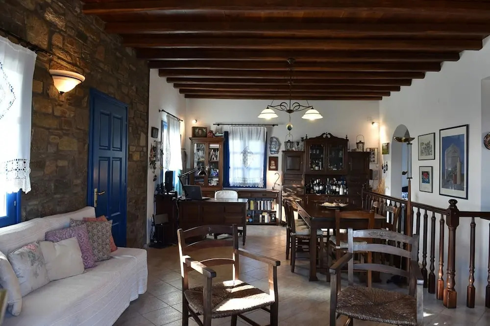 Sophia Villa Paros - Beachfront Villa at Lolantonis