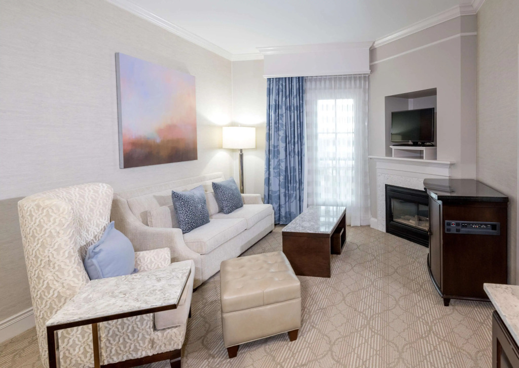 Hampton Inn & Suites South Park at Phillips Place