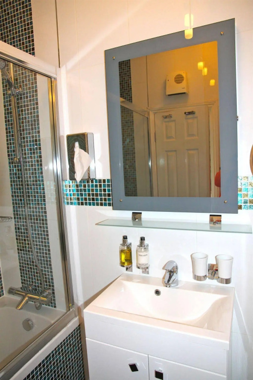 Crompton Guest House