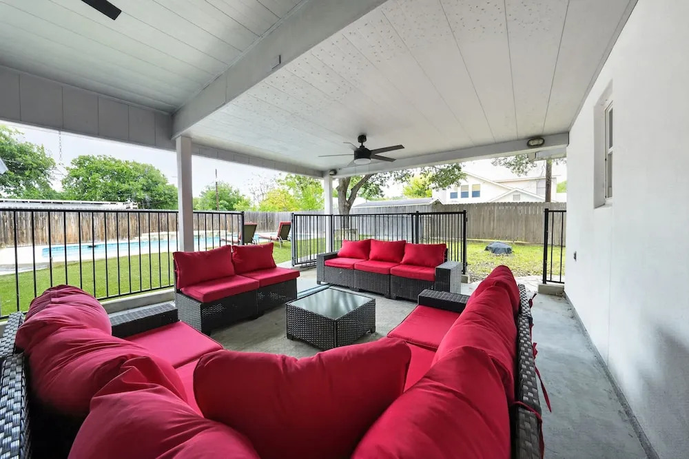 San Antonio Retreat 5br Sleeps 9 near Fiesta Tx 5 Bedroom Home
