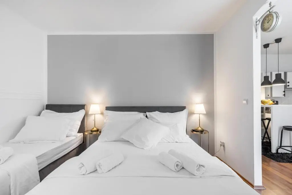 Bright & Modern 200m from DIOCLETIAN'S PALACE